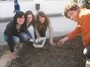 4 alunos do 7�B